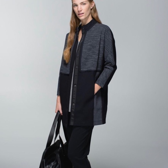 Lululemon Cocoon coat, size 4 - like new! - Picture 4 of 4